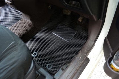 Коврики на Toyota Porte II 2012 - 2020 в Новороссийске
