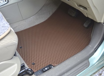Коврики на Toyota Belta 2005 - 2012 в Новороссийске