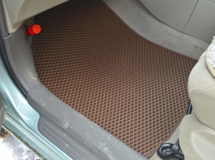 Коврики на Toyota Belta 2005 - 2012 в Новороссийске