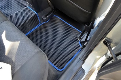 Коврики на Toyota Avensis II 2002 - 2008 в Новороссийске