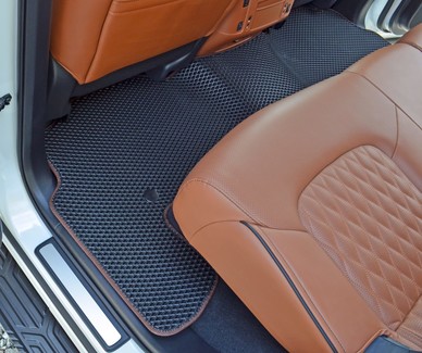 Ворсовые коврики на Infiniti QX56 II 2010 - 2014 в Новороссийске