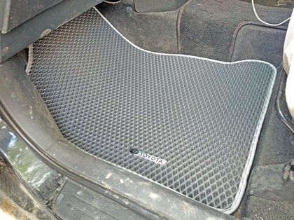 Коврики на Toyota Wish I 2003 - 2009 в Новороссийске