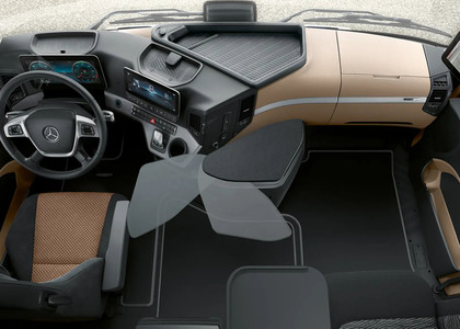 Коврики на Mercedes Actros MP4 MP5 тягач GigaSpace 2011 - 2025 в Новороссийске