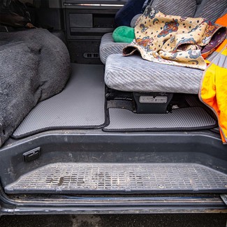 Коврики на Mitsubishi Delica 3 1986 - 1999 в Новороссийске