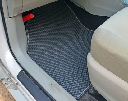 Коврики на Toyota Prius Alpha 2011 - 2021 в Новороссийске