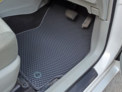 Коврики на Toyota Prius Alpha 2011 - 2021 в Новороссийске