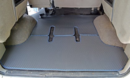 Коврики на Mitsubishi Delica 4 1994 - 2007 в Новороссийске