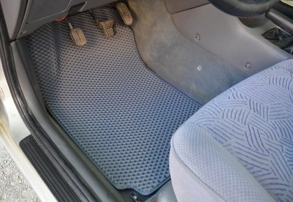 Коврики на Toyota Avensis I 1997 - 2002 в Новороссийске