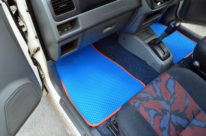 Коврики на Nissan Kix 2008 - 2012 в Новороссийске