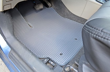 Ворсовые коврики на Toyota Yaris II 2005 - 2011 в Новороссийске