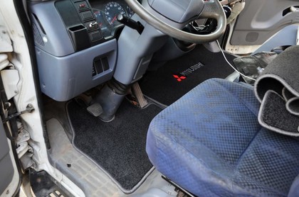 Коврики на Mitsubishi Fuso Canter VII широкая кабина 2002 - 2017 в Новороссийске